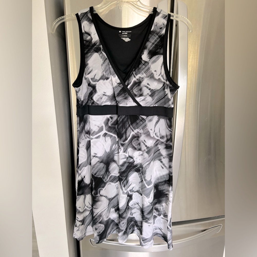 Sleeveless Tek Gear Tennis dress with built in sports bra. Black/white/grey. L